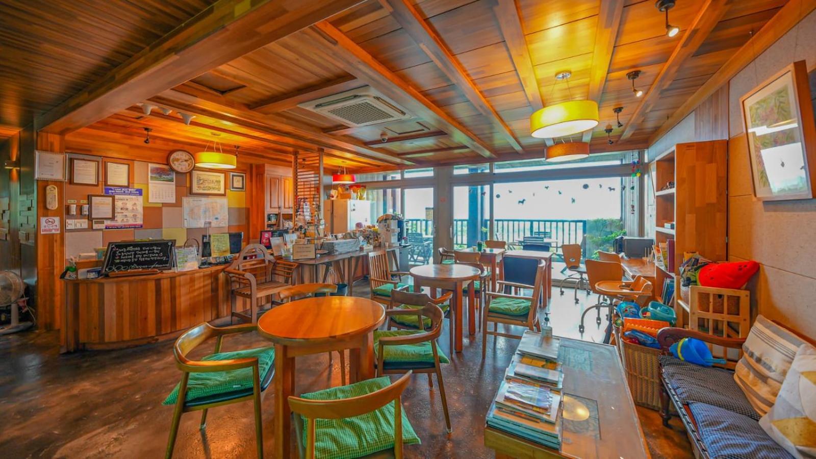 Jeju Eco Suites Сеогвипо Екстериор снимка
