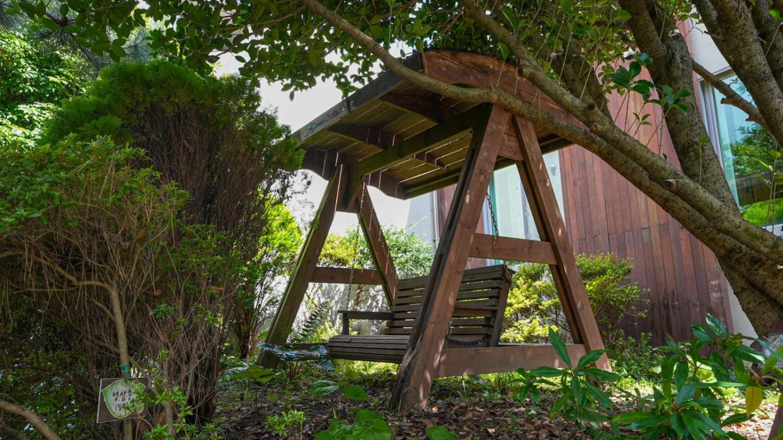 Jeju Eco Suites Сеогвипо Екстериор снимка