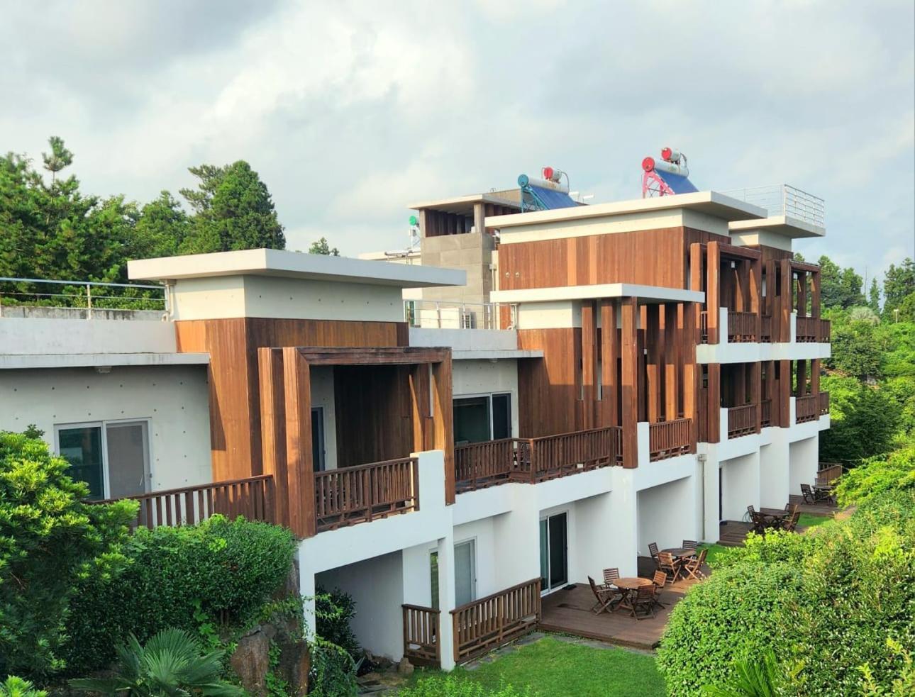 Jeju Eco Suites Сеогвипо Екстериор снимка