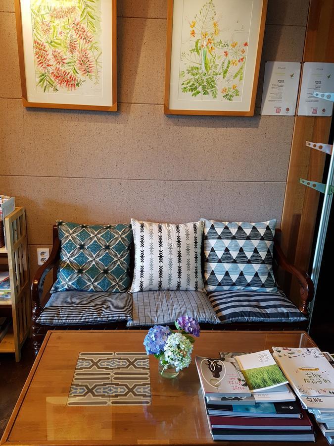 Jeju Eco Suites Сеогвипо Екстериор снимка