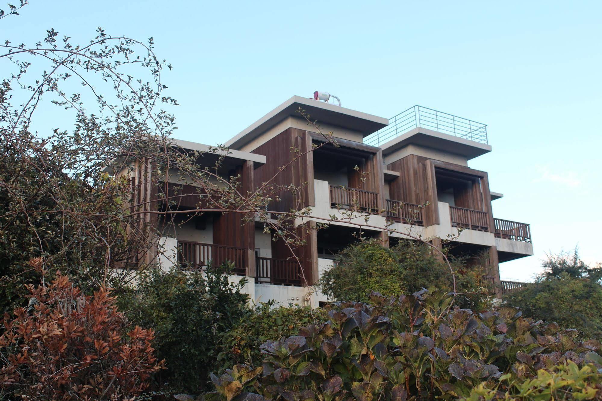Jeju Eco Suites Сеогвипо Екстериор снимка