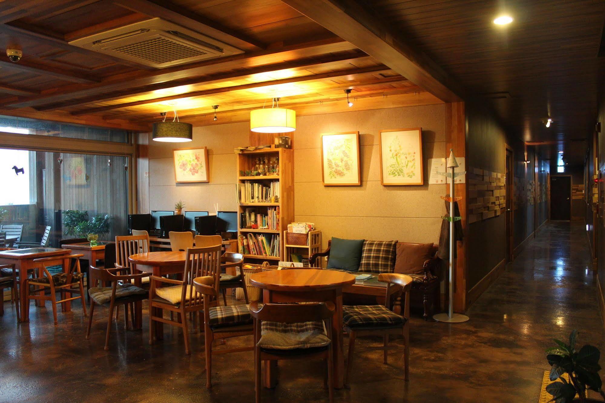 Jeju Eco Suites Сеогвипо Екстериор снимка