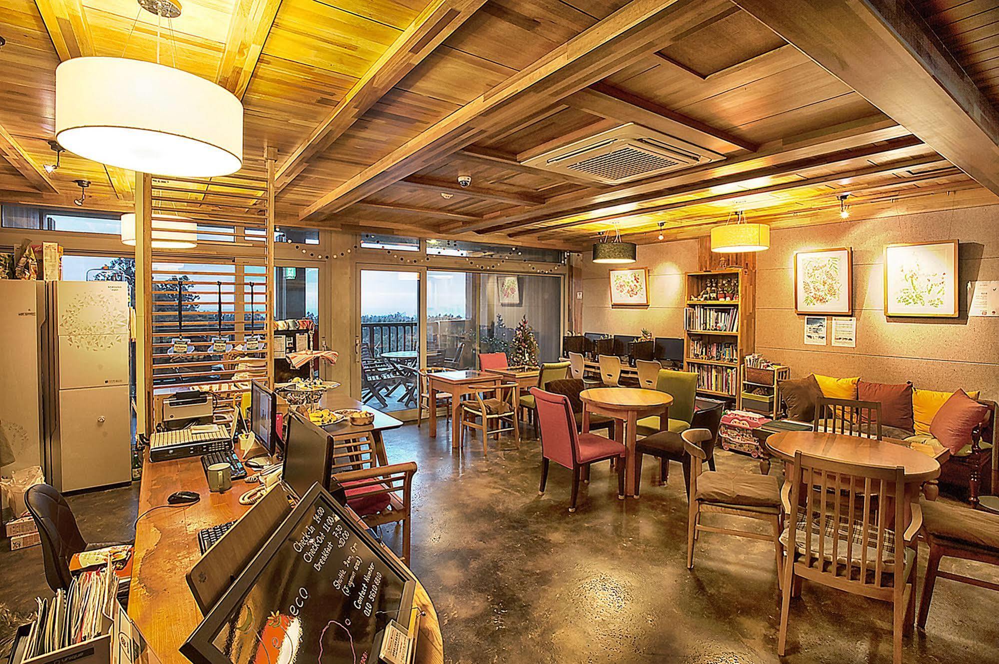 Jeju Eco Suites Сеогвипо Екстериор снимка