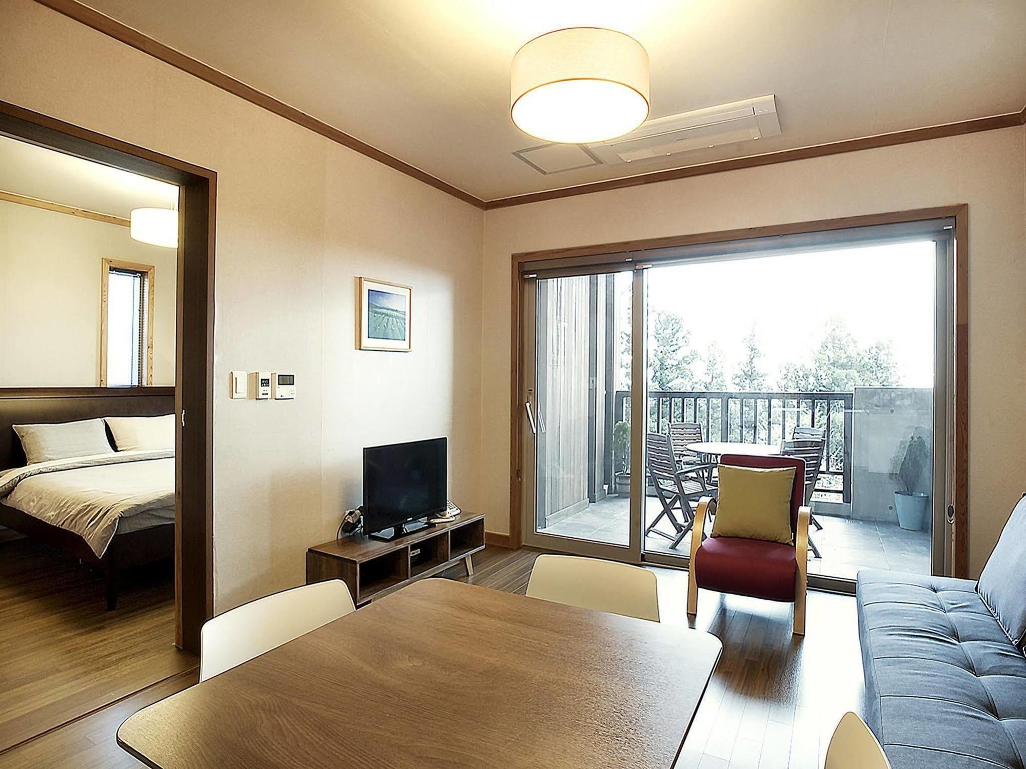 Jeju Eco Suites Сеогвипо Екстериор снимка