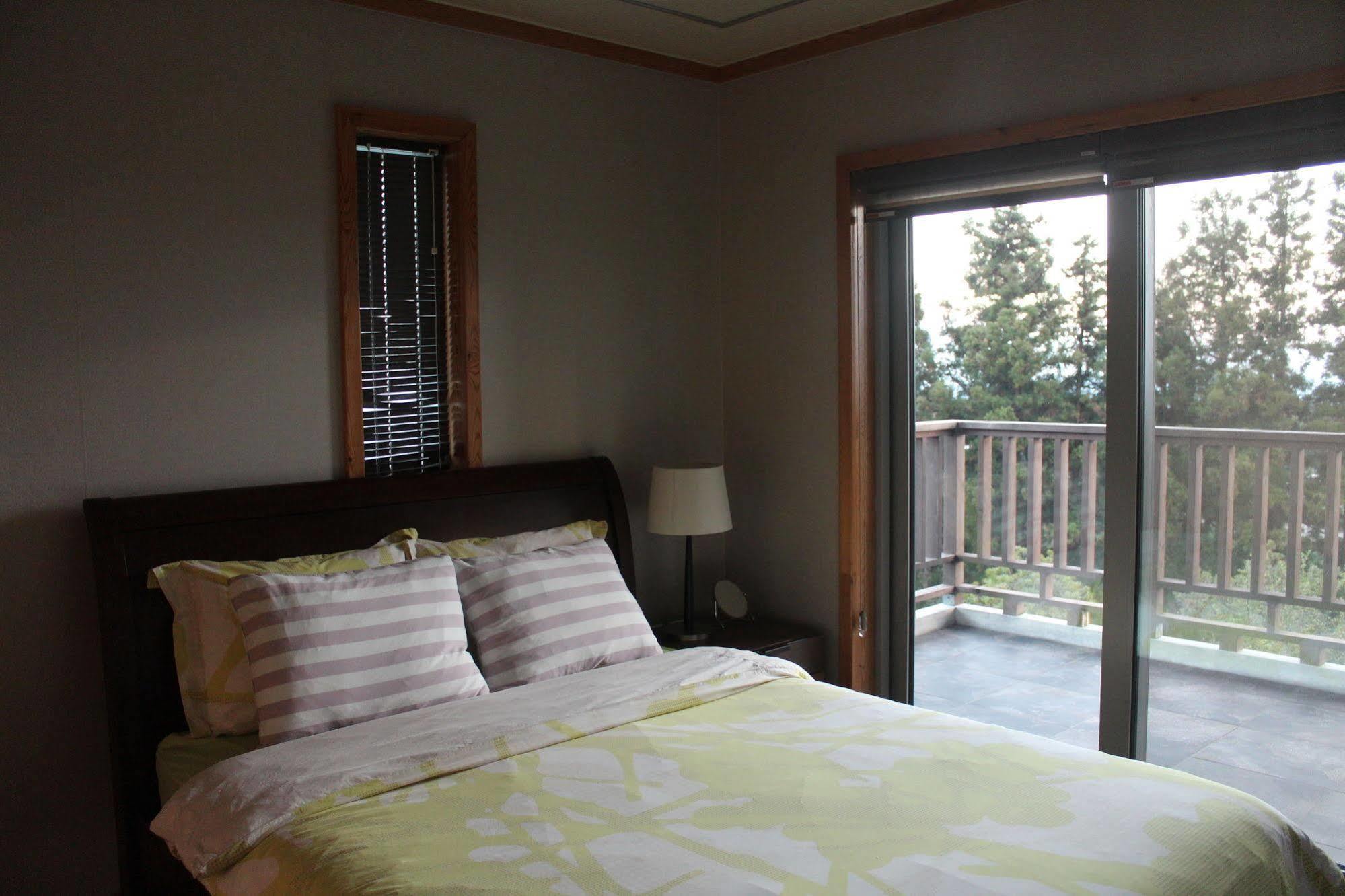 Jeju Eco Suites Сеогвипо Екстериор снимка