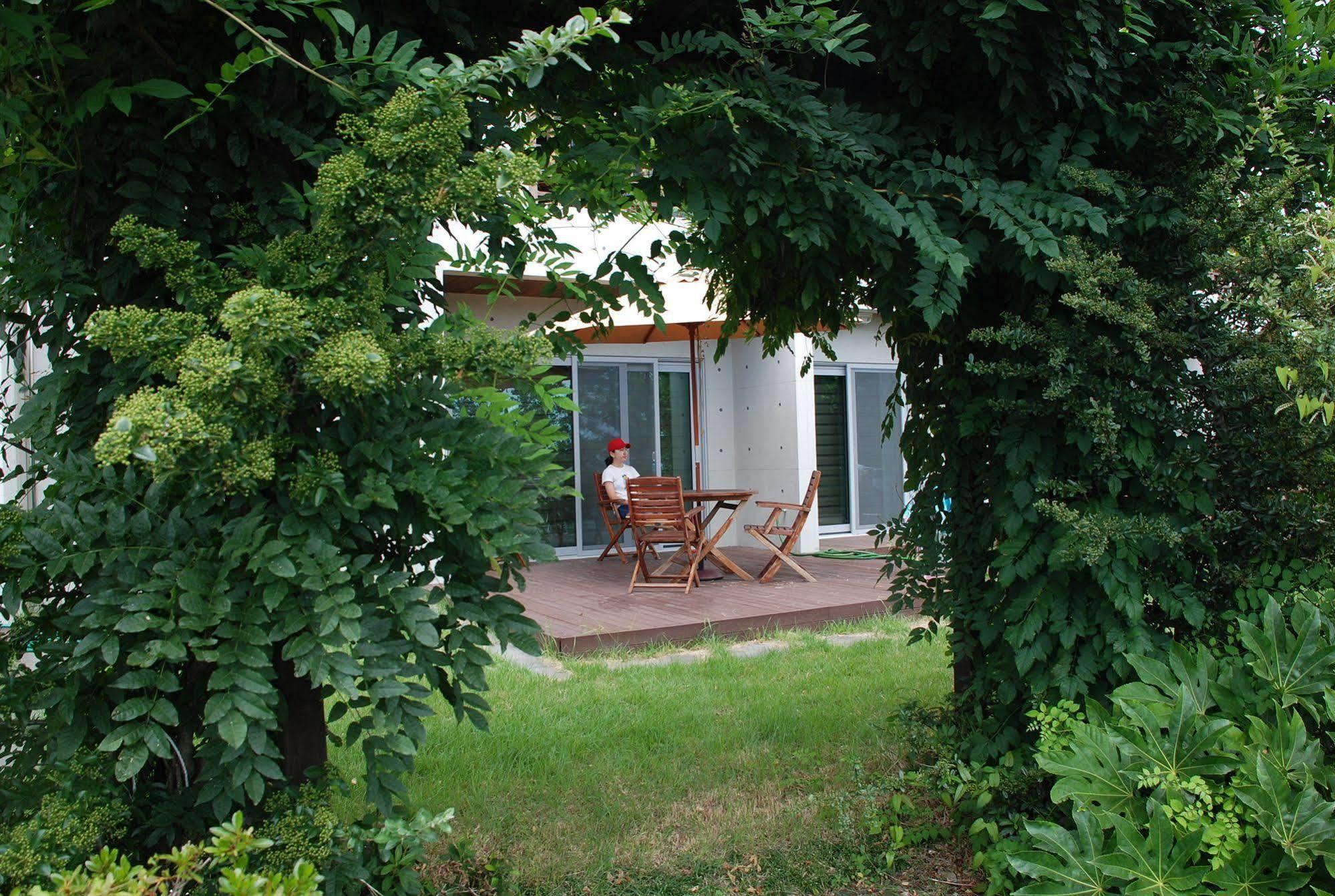 Jeju Eco Suites Сеогвипо Екстериор снимка