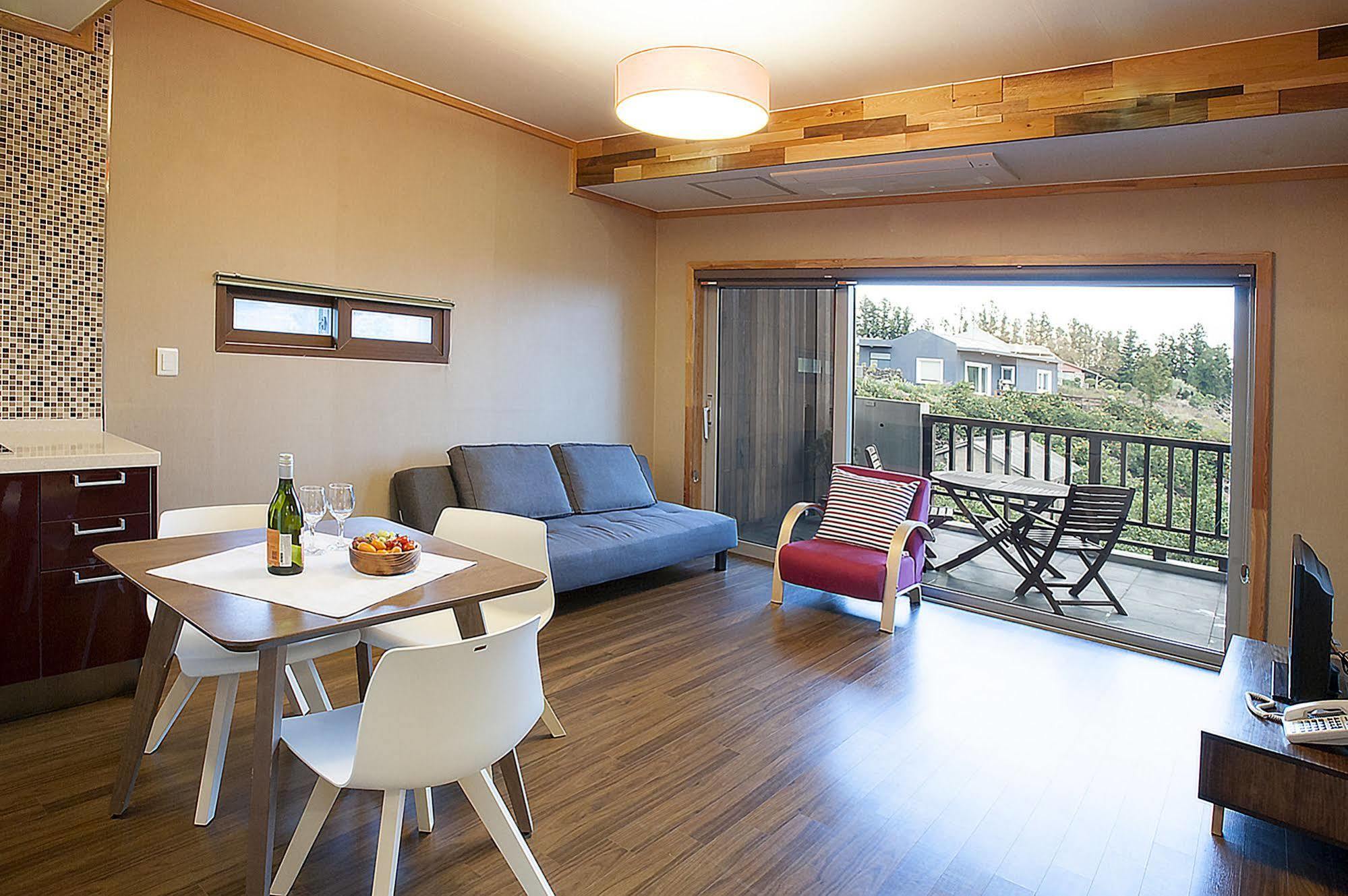 Jeju Eco Suites Сеогвипо Екстериор снимка